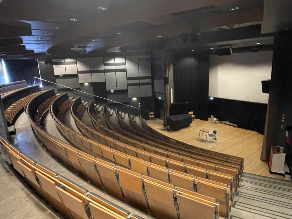 Miilu-auditoriossa on tilaa.